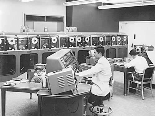Trabajo con computadoras en Appliance Park, 1951. Foto: GE